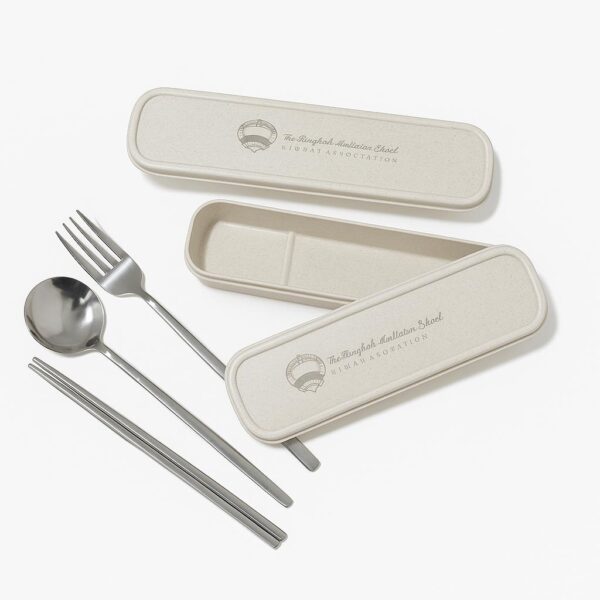 Cutlery in carrying box